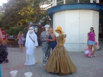 Живые скульптуры в Алуште