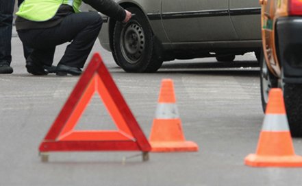 В Алуште столкнулись два автомобиля. Фото сайта news-r.ru. "Твоя газета!" — новости Алушты.